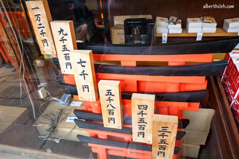 伏見稻荷大社．京都景點（感受千本鳥居震撼以及獨特狐狸造型繪馬）