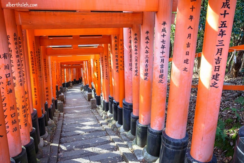 伏見稻荷大社．京都景點（感受千本鳥居震撼以及獨特狐狸造型繪馬）