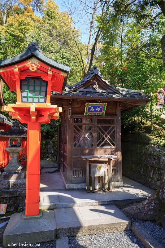伏見稻荷大社．京都景點（感受千本鳥居震撼以及獨特狐狸造型繪馬）