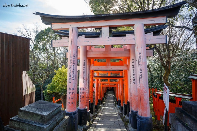 伏見稻荷大社．京都景點（感受千本鳥居震撼以及獨特狐狸造型繪馬）
