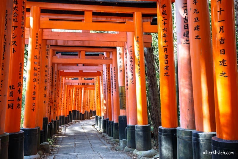 伏見稻荷大社．京都景點（感受千本鳥居震撼以及獨特狐狸造型繪馬）