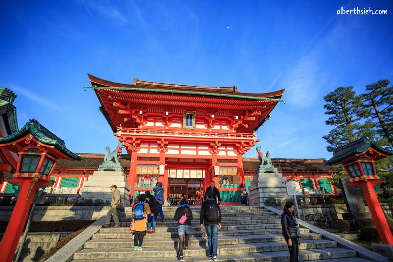 伏見稻荷大社．京都景點（感受千本鳥居震撼以及獨特狐狸造型繪馬）