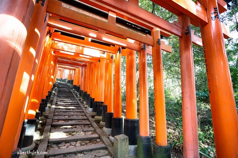 伏見稻荷大社．京都景點（感受千本鳥居震撼以及獨特狐狸造型繪馬）