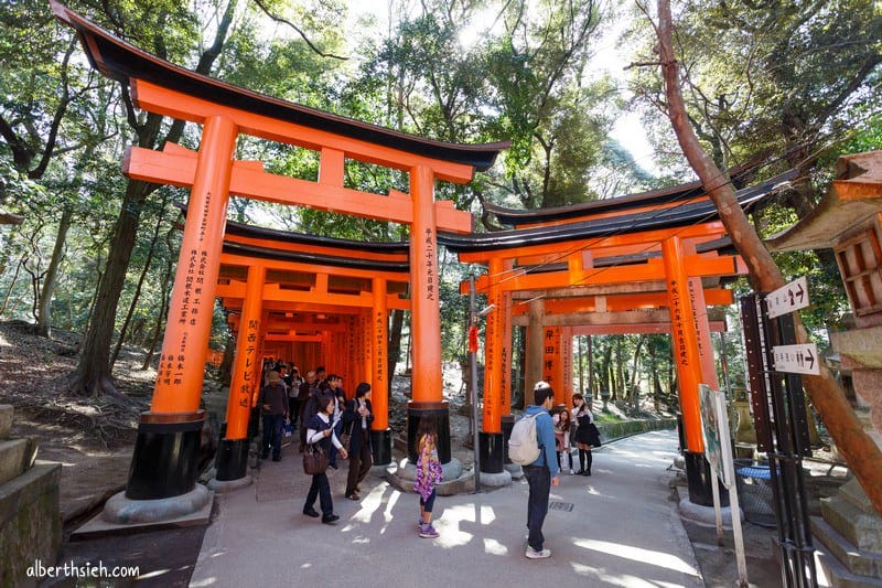 伏見稻荷大社．京都景點（感受千本鳥居震撼以及獨特狐狸造型繪馬）