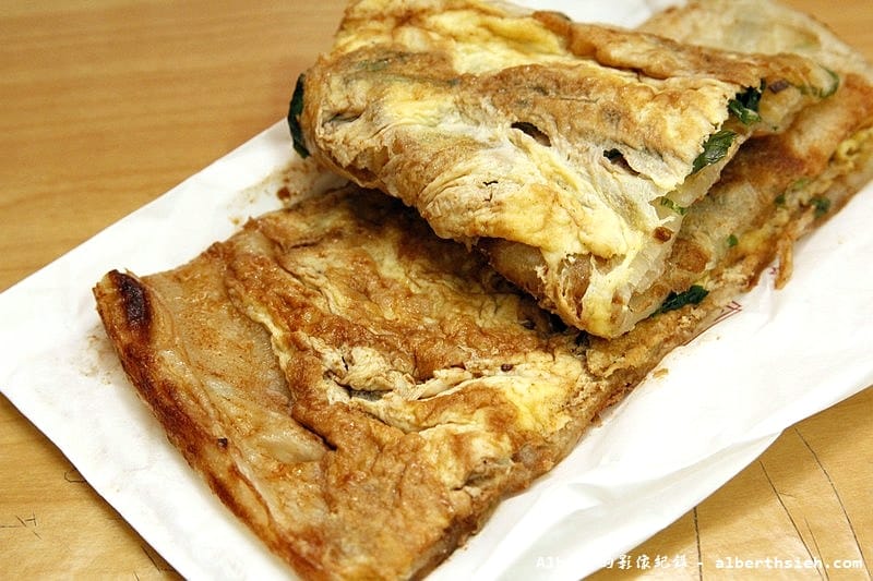 長髮叔叔蔥油餅．桃園中壢美食（中原學生必推的九層塔蔥油餅加蛋）