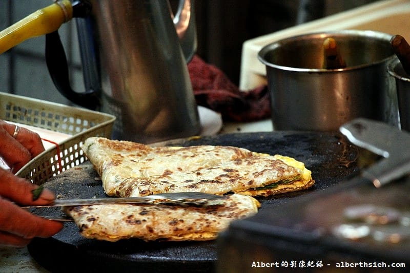 長髮叔叔蔥油餅．桃園中壢美食（中原學生必推的九層塔蔥油餅加蛋）