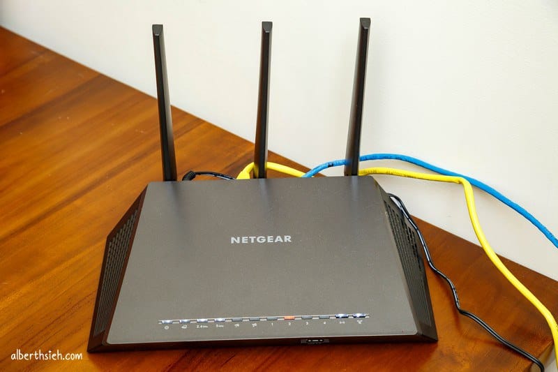 Netgear R7000P 雙頻無線路由器（MU-MIMO以及動態Qos技術，讓你玩遊戲看影片減少緩衝等待）
