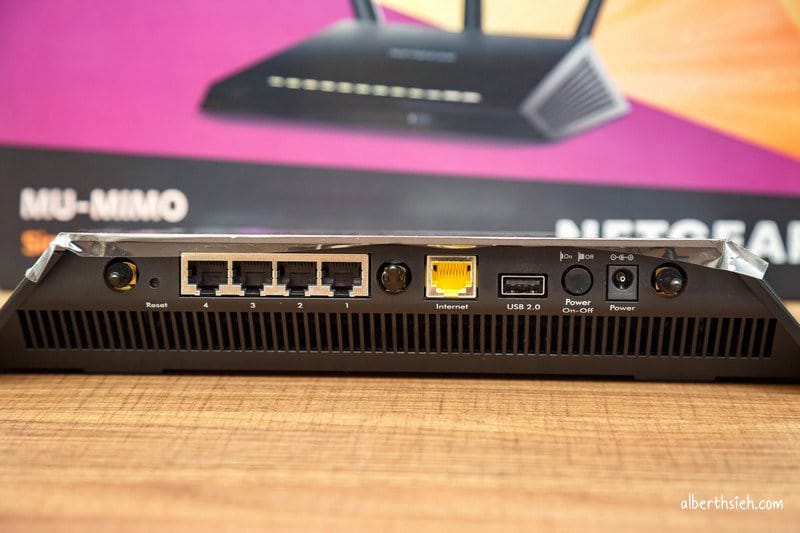 Netgear R7000P 雙頻無線路由器（MU-MIMO以及動態Qos技術，讓你玩遊戲看影片減少緩衝等待）