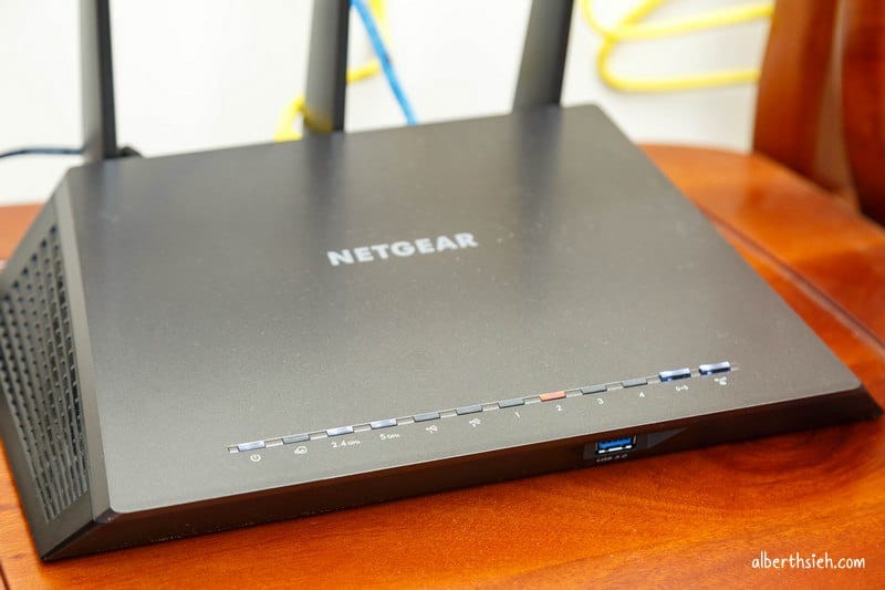 Netgear R7000P 雙頻無線路由器（MU-MIMO以及動態Qos技術，讓你玩遊戲看影片減少緩衝等待）