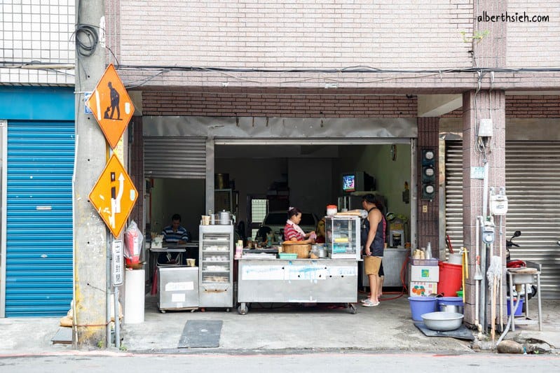 民生路蛋餅．桃園早餐美食（超特別的汽油桶豆芽菜蛋餅）
