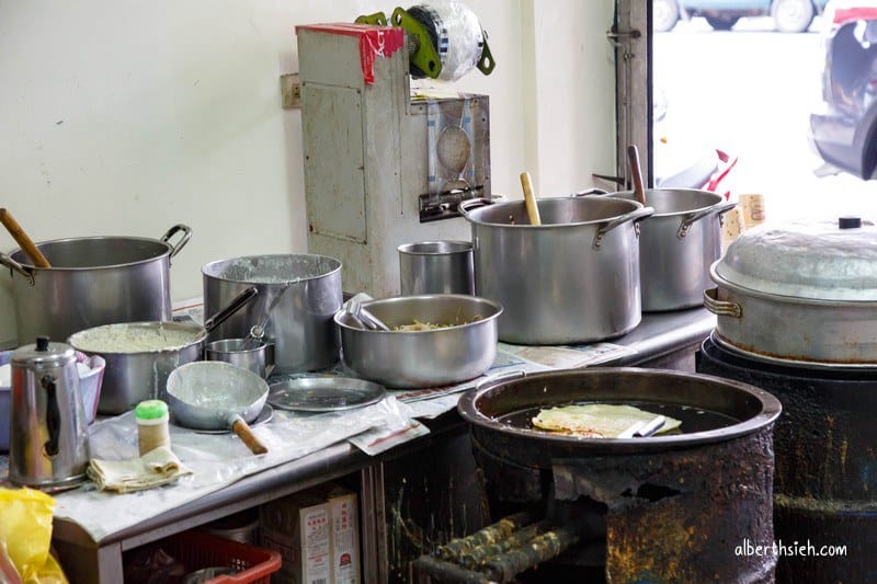 民生路蛋餅．桃園早餐美食（超特別的汽油桶豆芽菜蛋餅）