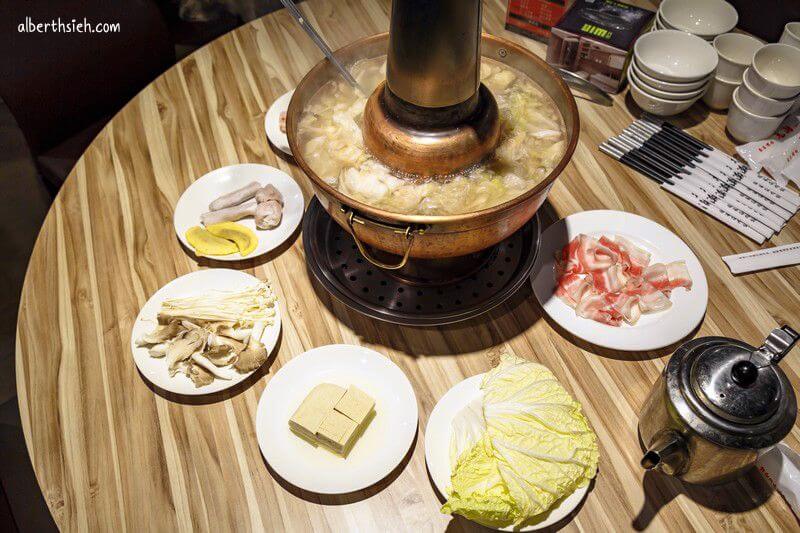 元潮蒙古烤肉酸菜白肉鍋．林口吃到飽美食（肉品蔬菜醬料隨你混搭讓你吃飽飽）