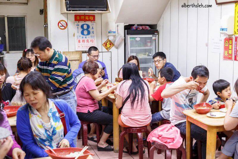 宏珍雲南過橋米線米干．中壢龍岡忠貞市場美食（份量大湯頭佳黑糯米粑巴好吃）