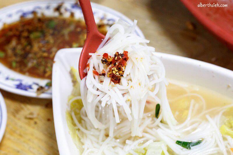 宏珍雲南過橋米線米干．中壢龍岡忠貞市場美食（份量大湯頭佳黑糯米粑巴好吃）