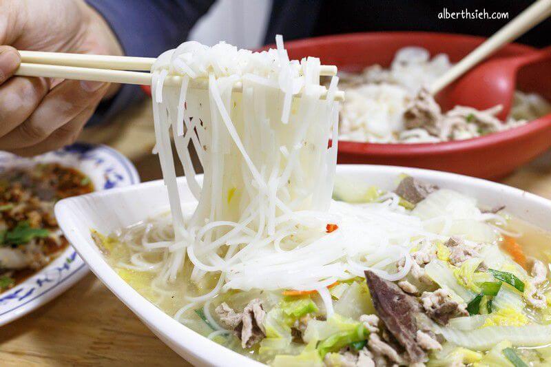 宏珍雲南過橋米線米干．中壢龍岡忠貞市場美食（份量大湯頭佳黑糯米粑巴好吃）