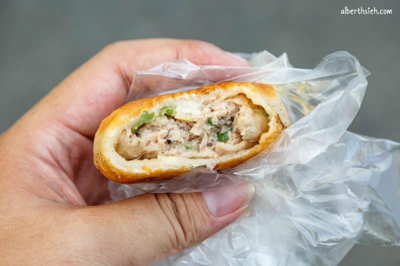 一品香水煎包．台中大甲美食（韭菜包也不錯，豬肉餡餅還會噴汁呢！）