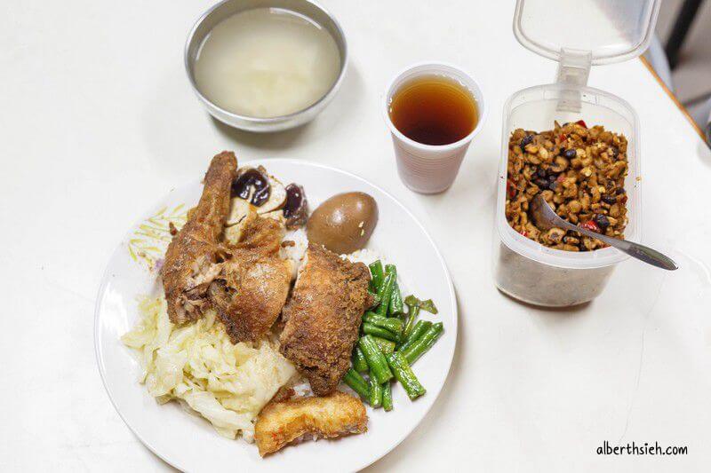 中式便當．桃園中壢美食（傳統老店雞腿飯配菜都好吃）