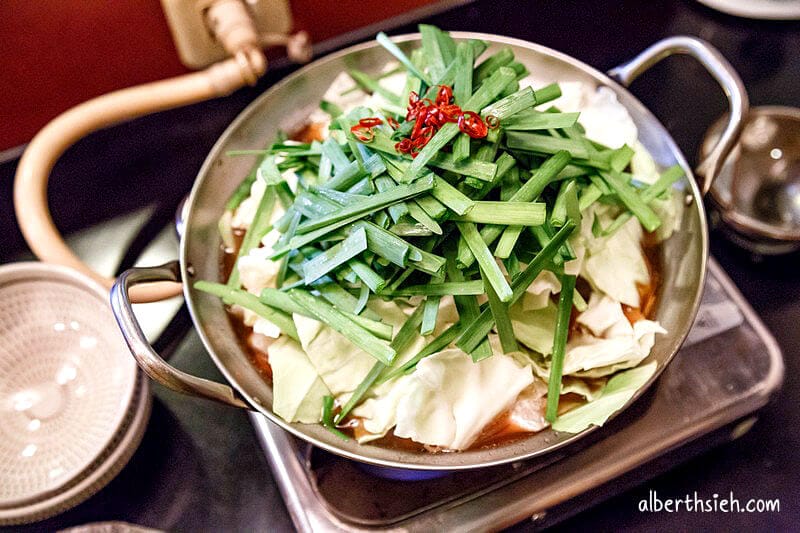 笑樂牛雜鍋(もつ鍋笑楽)．福岡美食（博多名物，一個人也可以享用的鍋物）