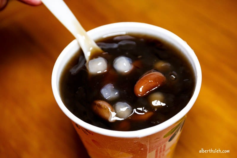 中壢忠貞仙草爺爺．桃園龍岡美食（平價銅板點心，請用行動支持他們）