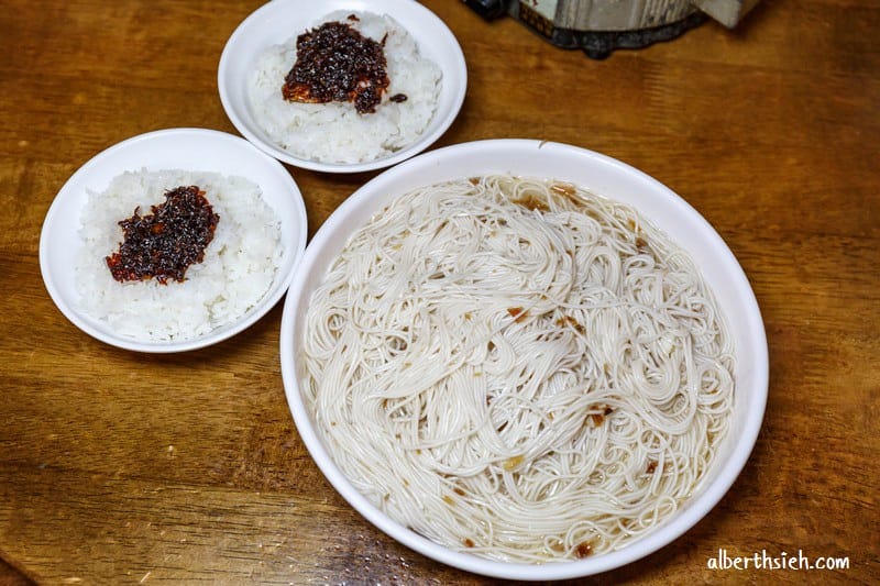 咕咕香甕仔雞．台中西屯美食（皮脆肉鮮嫩多汁不乾柴）