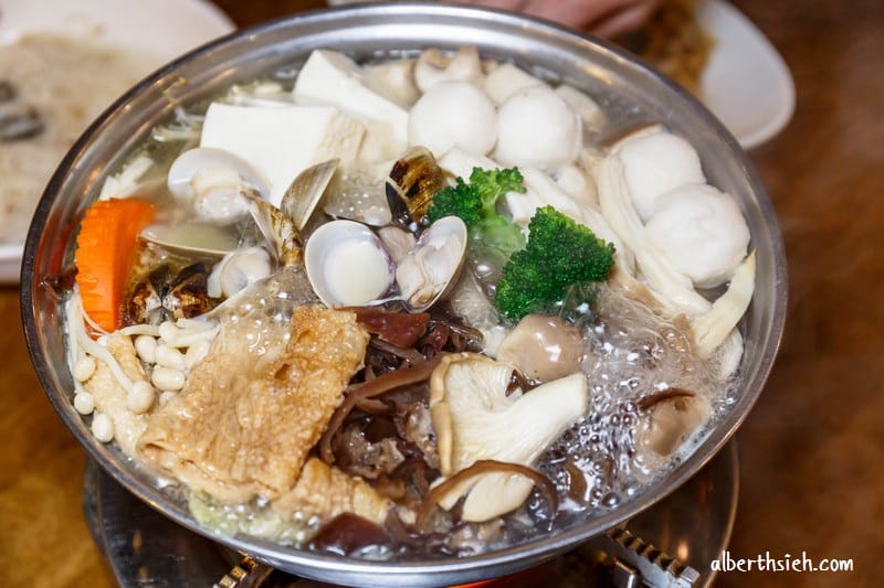 咕咕香甕仔雞．台中西屯美食（皮脆肉鮮嫩多汁不乾柴）