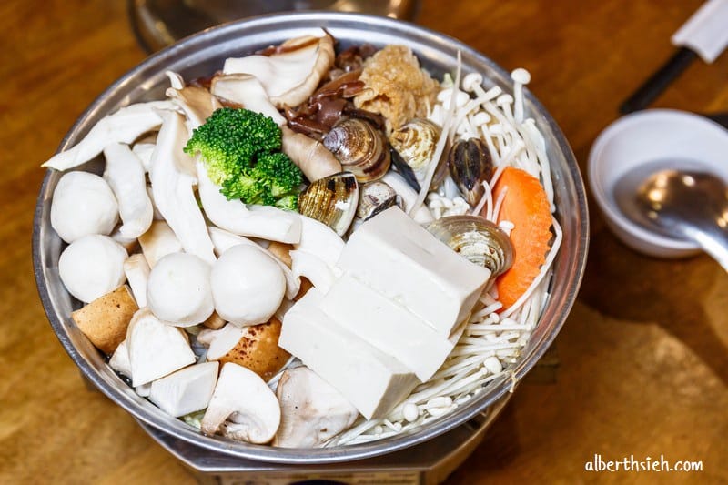 咕咕香甕仔雞．台中西屯美食（皮脆肉鮮嫩多汁不乾柴）