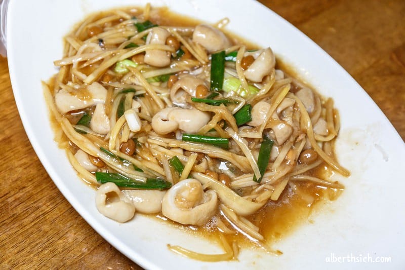咕咕香甕仔雞．台中西屯美食（皮脆肉鮮嫩多汁不乾柴）