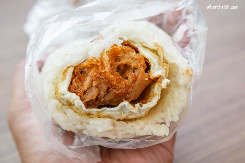 中山東路無名飯糰．桃園早餐美食（Q彈的現桿麵團蛋餅以及大顆的飽足飯團）