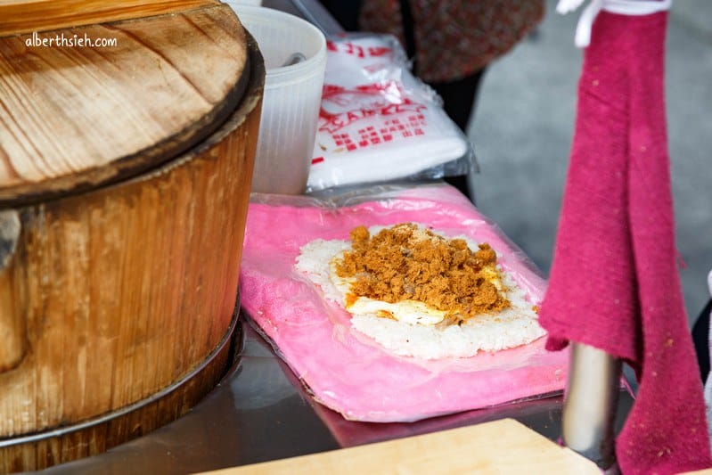 中山東路無名飯糰．桃園早餐美食（Q彈的現桿麵團蛋餅以及大顆的飽足飯團）