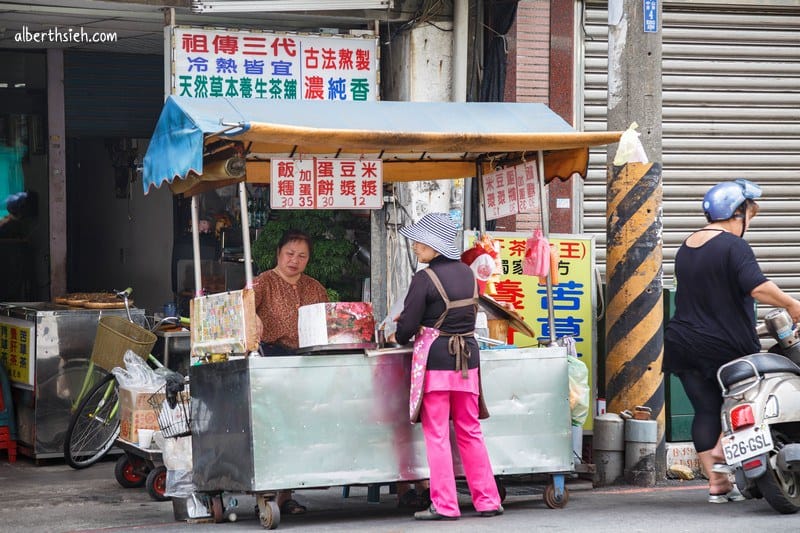 中山東路無名飯糰．桃園早餐美食（Q彈的現桿麵團蛋餅以及大顆的飽足飯團）