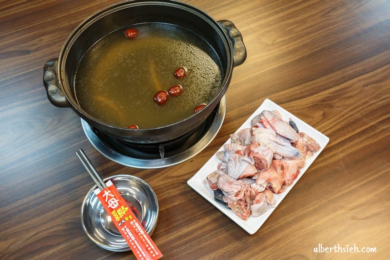 大母雞創意燉鍋．桃園美食（獨特的藥膳養生湯頭火鍋）