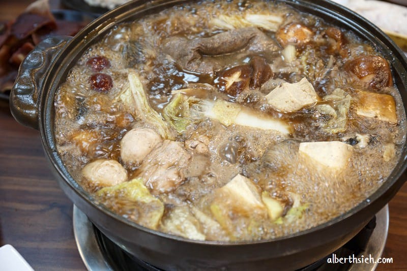 大母雞創意燉鍋．桃園美食（獨特的藥膳養生湯頭火鍋）