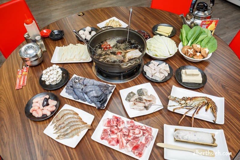 大母雞創意燉鍋．桃園美食（獨特的藥膳養生湯頭火鍋）