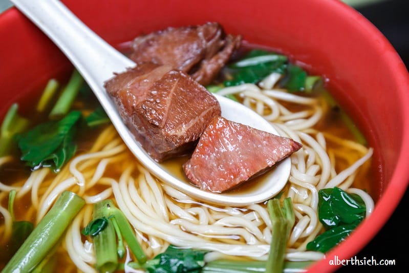 洛陽味牛肉麵．台中西屯美食（40年以上在地眷村味，但價格稍貴）
