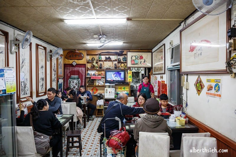 洛陽味牛肉麵．台中西屯美食（40年以上在地眷村味，但價格稍貴）