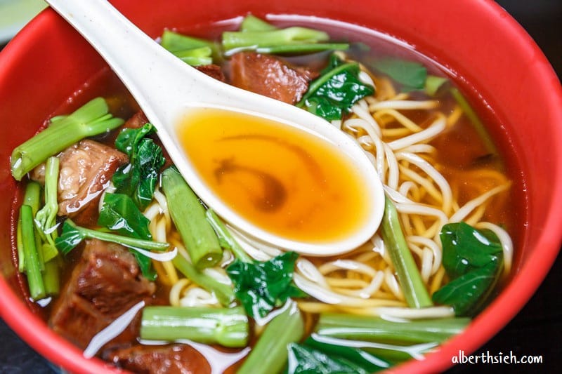 洛陽味牛肉麵．台中西屯美食（40年以上在地眷村味，但價格稍貴）
