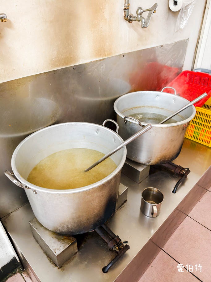 桃園八德必吃｜焢肉大王80元排隊便當，四大主菜高CP值 @愛伯特