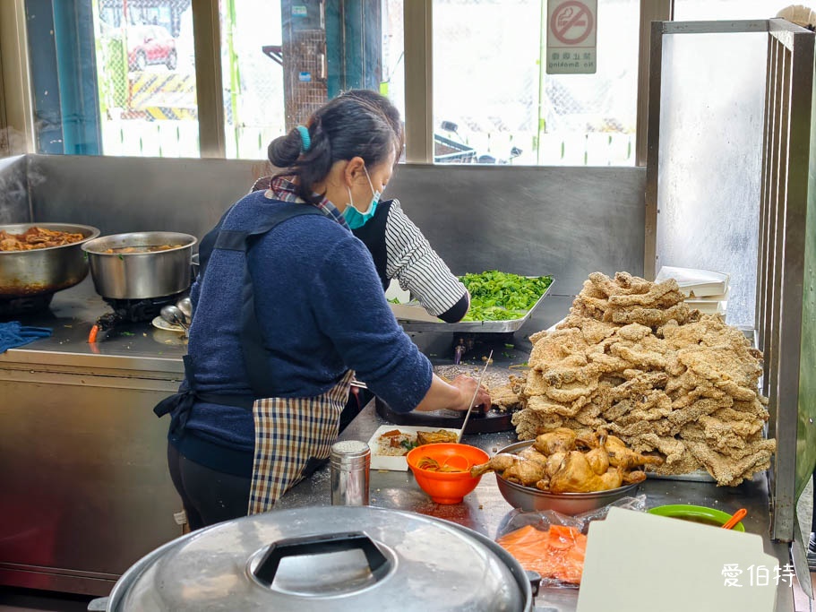 桃園八德必吃｜焢肉大王80元排隊便當，四大主菜高CP值 @愛伯特