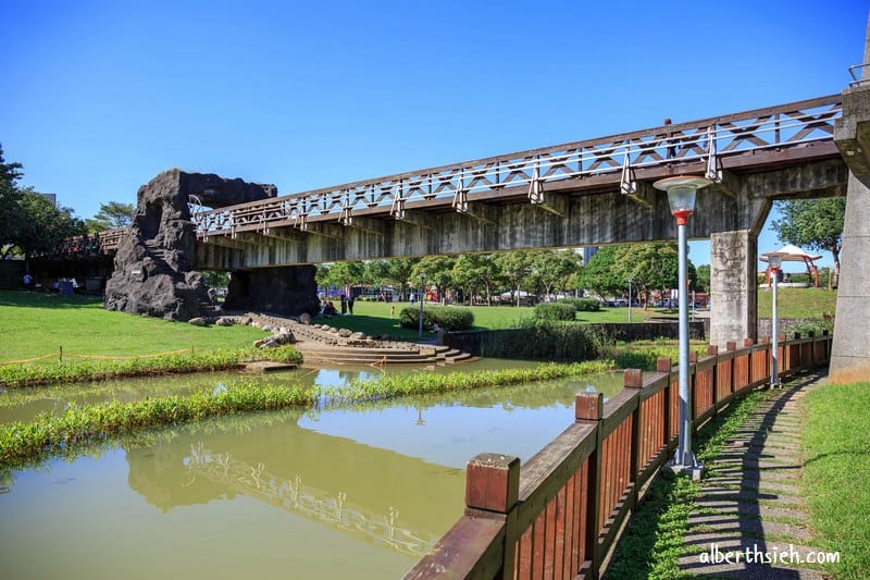 陽明運動公園．桃園親子景點（彩色水管磨石子、毛毛蟲溜滑梯、大草坪、籃網球溜冰場應有盡有）