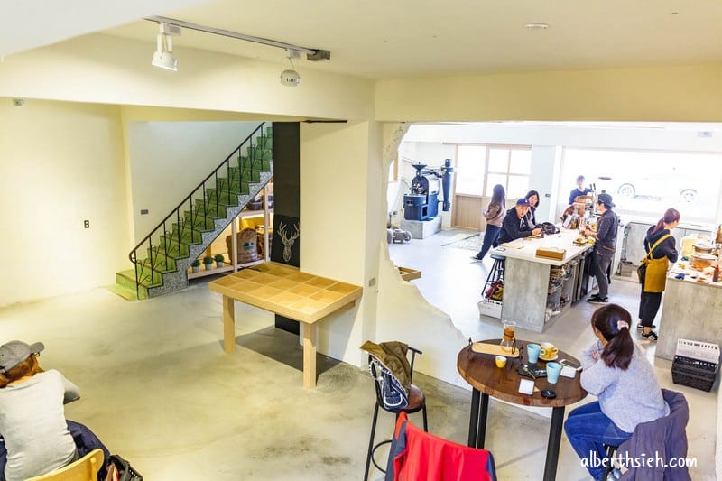 鹿點咖啡Luna桃園店｜虎頭山旁超吸睛的大月亮咖啡廳