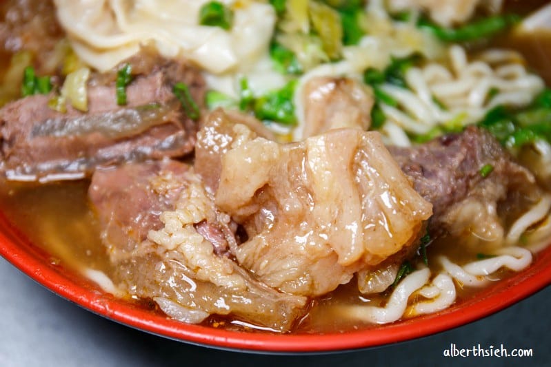 龍華閣川味牛肉麵．台中西區美食（份量超多超有飽足感的三合一麵）