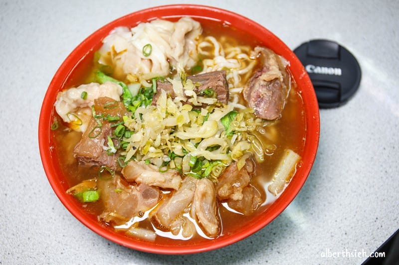 龍華閣川味牛肉麵．台中西區美食（份量超多超有飽足感的三合一麵）