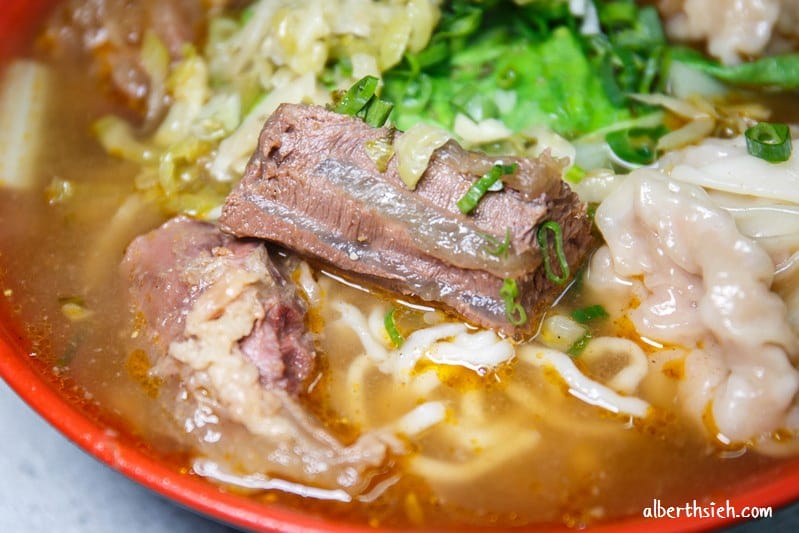 龍華閣川味牛肉麵．台中西區美食（份量超多超有飽足感的三合一麵）