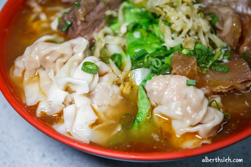 龍華閣川味牛肉麵．台中西區美食（份量超多超有飽足感的三合一麵）