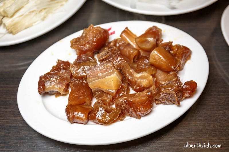 桃園平鎮美食．華川宴鴛鴦鍋（麻辣、東北酸菜火鍋湯頭都不錯但價錢稍貴）