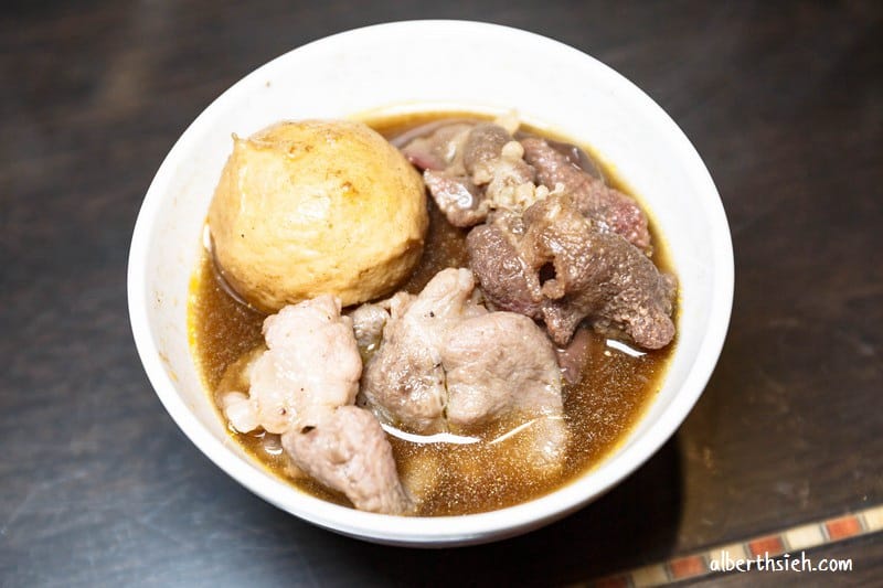 桃園平鎮美食．華川宴鴛鴦鍋（麻辣、東北酸菜火鍋湯頭都不錯但價錢稍貴）