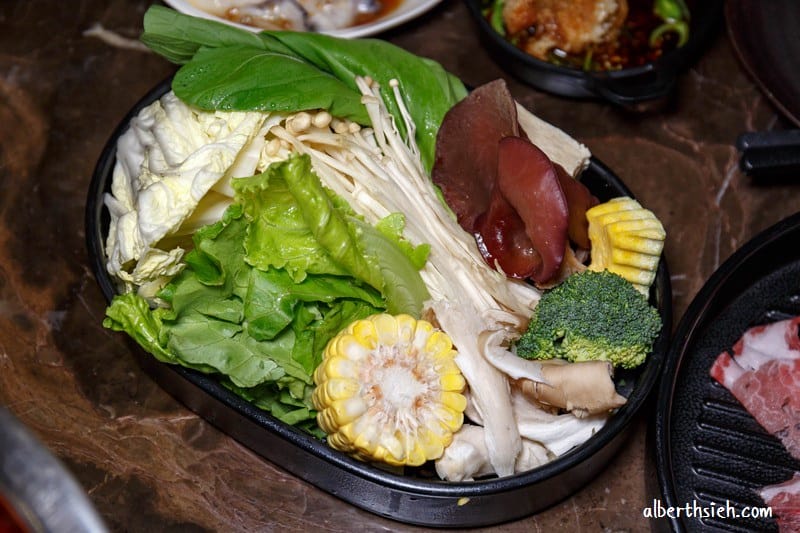 Beef King．台中火鍋吃到飽（M9+和牛、伊比利豬、天使紅蝦、鹿兒島茶美豬還有進口啤酒隨你吃爽喝爽）