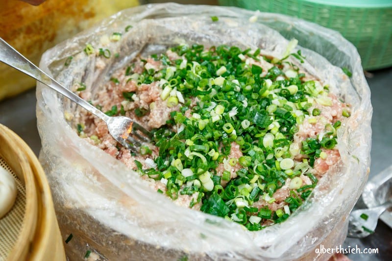 御冠園鮮肉湯包．桃園中壢美食（中原皮薄餡爆漿的美味湯包）