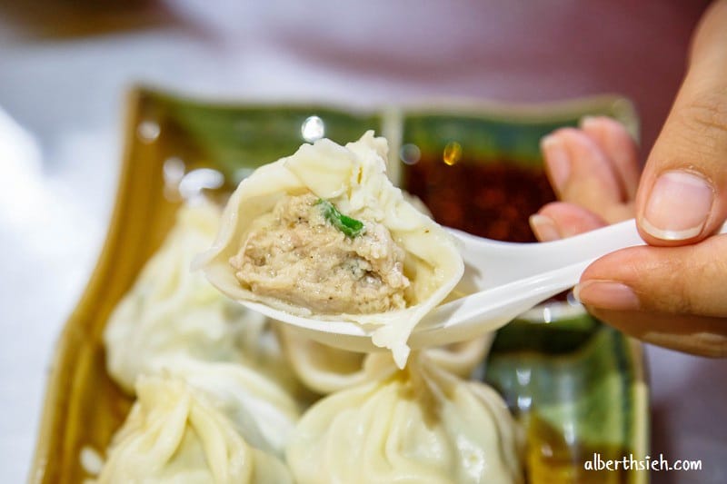 御冠園鮮肉湯包．桃園中壢美食（中原皮薄餡爆漿的美味湯包）