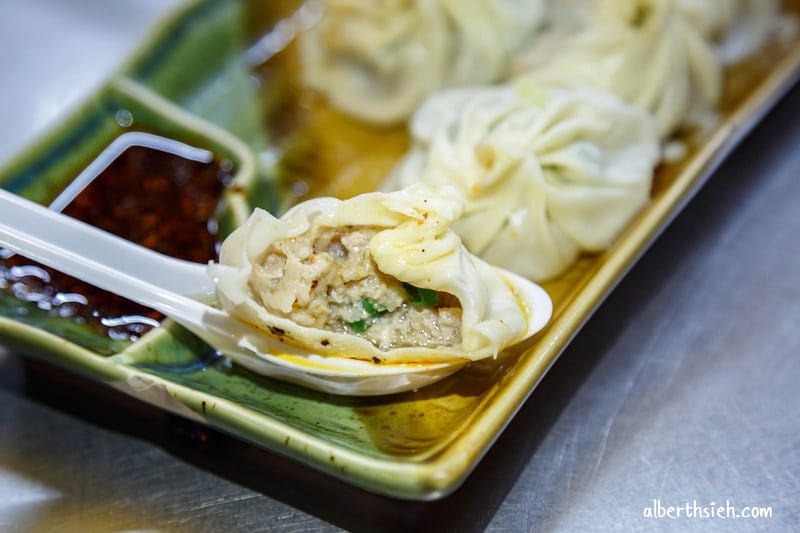 御冠園鮮肉湯包．桃園中壢美食（中原皮薄餡爆漿的美味湯包）